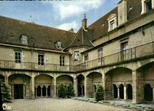 CPM Beaune Couvent Des Cordeliers Cour d'Honneur