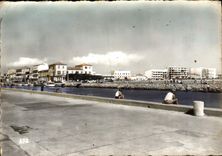 MODERN CARD Grau Dy King Entree of the casino the casino and hotels