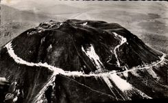 CPM Le Sommet du Puy de Dome et sa route automobile vus d'avion