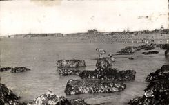 POSTAL MODERNA rocas de Dieppe y la playa