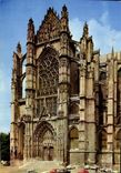 CPM Beauvais La Cathedrale Le Porche