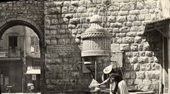 POSTAL MODERNA fuente de Vence y Porte de la mujer de Peyra