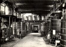 POSTAL MODERNA Fecamp benedictino el laboratorio