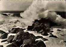 MODERN CARD Biarritz a Beautiful Wave At the end of the Rock Of the Virgin