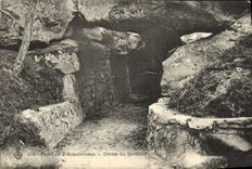 VINTAGE POSTCARD Drill De Fontainebleau Cave Of SEerment