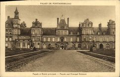 VINTAGE POSTCARD Palate De Fontainebleau Frontage And Main entrance