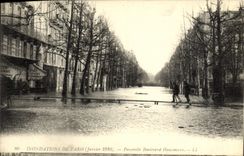 VINTAGE POSTCARD Floods Of Paris Footbridge Haussmann Boulevard