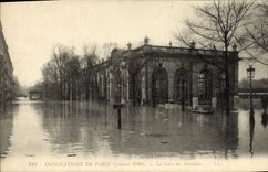VINTAGE POSTCARD Floods Of Paris Train station Of the Invalids