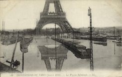 CPA Inondations De Paris Les Wagons Submerges Tour Eiffel