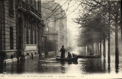 VINTAGE POSTCARD Inondatons Of Paris Montaigne Avenue