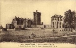 VINTAGE POSTCARD Vincennes the Old Royal Castle Seen Of the Dimension Of the Large body of guard the bridge levis