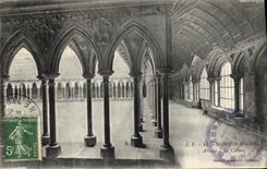 CPA Mont Saint Michel Abbaye Le Cloitre