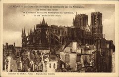 CPA Reims La Cathedrale Incendie Et Bombardee Par Les Allemands