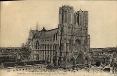 VINTAGE POSTCARD Cathedrale Of Rheims Sets fire to By the Germans