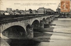 CPA Saumur Le Pont Sur la Loire et l'entree de la Rue Nationale avec perspective sur le chateau 
