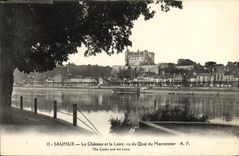 CPA Saumur Chateau et la Loire Vu du Quai du Marronnier