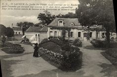 CPA Saumur Le jardin des plantes Logis construit par les Recollets apres l'incendie 