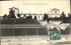VINTAGE POSTCARD Saumur the College of Young girls