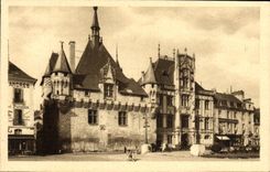 CPA Saumur Place de L'Hotel de Ville