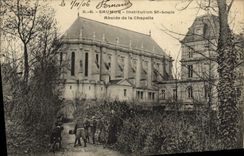 CPA Saumur Institution St Louis Abside de la chapelle Enfants et pretre