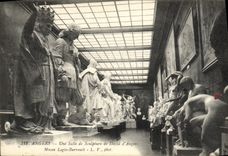 CPA Angers Une Salle de Sculpture de David d'Angers Musee Logis Barrault 