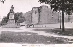 La POSTAL de la VENDIMIA encoleriza estatua del rey Rene y castillo