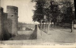 CPA Angers Tour d'angle du Chateau et promenade du bout du monde