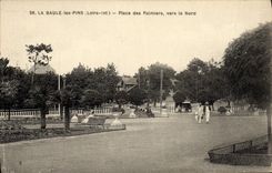 VINTAGE POSTCARD La Baule the Pines Places Palm trees towards North