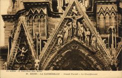 VINTAGE POSTCARD Rheims Cathedral Large Gate crucifixion
