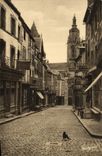 CPA La Basse Normandie Pittoresque Coutances Rue Geoffroy de Montbray Eglise St Pierre