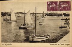 CPA Granville l'Avant port et l'entree du Port Bateaux