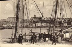 CPA Granville Dechargement de la Morue Peche Bateau 
