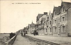 VINTAGE POSTCARD La Baule the Darlu Boulevard