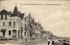 VINTAGE POSTCARD La Baule on Sea Remblal Darlu Boulevard