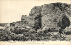 VINTAGE POSTCARD Croisic Caves Of Bay Of Small Sand