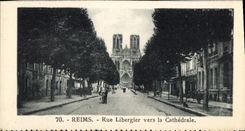 CPM Reims Rue Libergier Vers La Cathedrale
