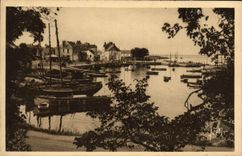 VINTAGE POSTCARD Croisic the Port Boats