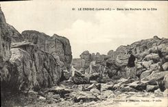CPA Le Croisic Dans Les rochers De La Cote