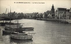VINTAGE POSTCARD Croisic the Port And the Quays Boats