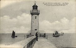 VINTAGE POSTCARD Croisic the Lighthouse Boats