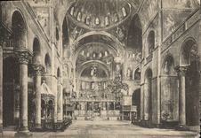 VINTAGE POSTCARD Venezia Interno S Marco