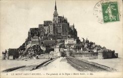 CPA Le Mont Saint Michel Vue Generale De La Digue A Maree Haute