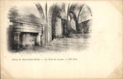 CPA Abbaye Du Mont Saint Michel La Salle Des Gardes