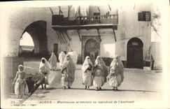 Moorishes de Argel de la POSTAL de la VENDIMIA que van al morabito de las mujeres del Ministerio de marina