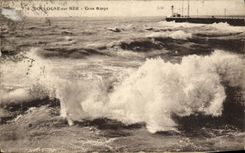 VINTAGE POSTCARD Boulogne On Sea Heavy weather