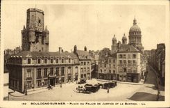 CPA Boulogne Sur Mer Place Du Palais De Justice Et Le Beffroi