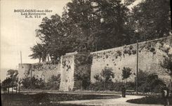 VINTAGE POSTCARD Boulogne On Sea Walls