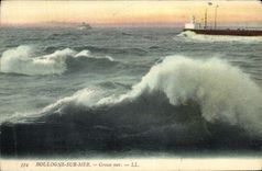 VINTAGE POSTCARD Boulogne On Sea Heavy sea