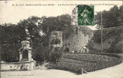 CPA Boulogne Sur Mer La Porte Des degres et le souvenir francais