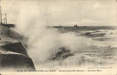 VINTAGE POSTCARD Boulogne On Sea Boulevard co. Beuve Heavy sea